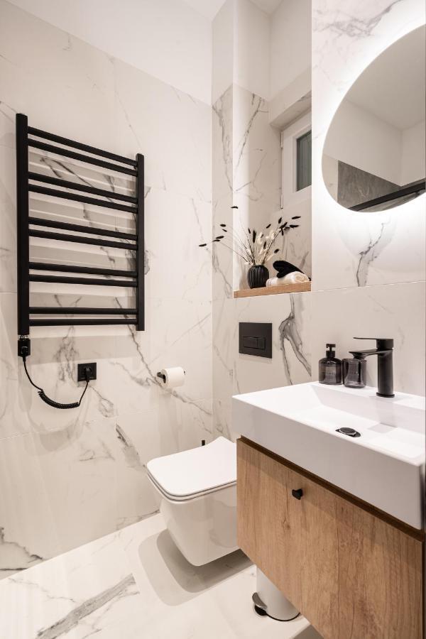 E56 - Grand Boulevard Heritage Residence - Best Location By Bqa บูดาเปสต์ ภายนอก รูปภาพ